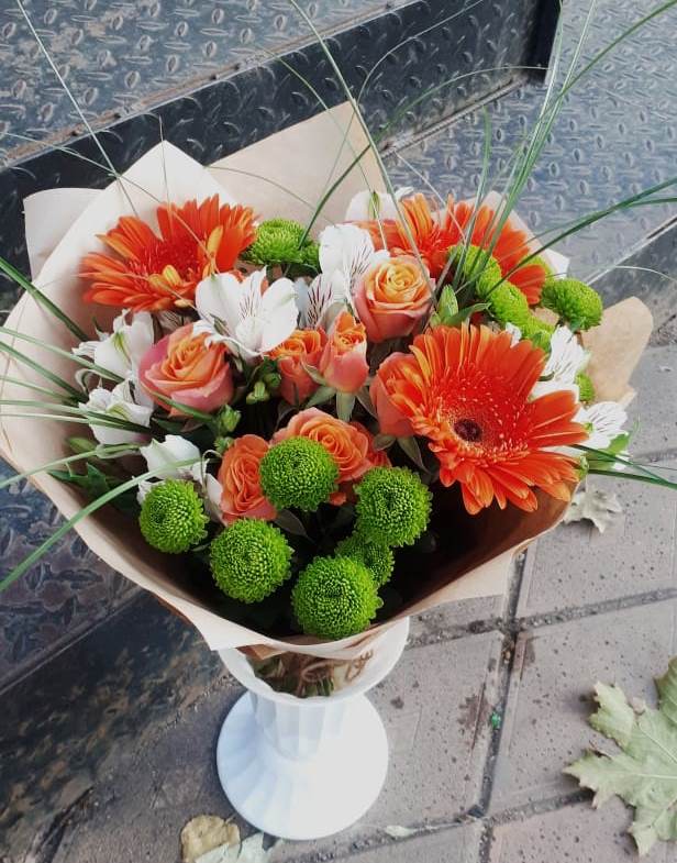 Букет цветов из: Герберы, Хризантемы, Альстромерии и Розы в Кущевской