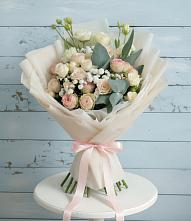 Букет цветов из:  Розы и Лизиантусы в Кущевской