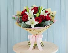 Букет цветов из:  Лилии и Розы в Кущевской