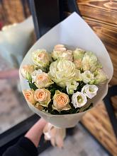 Букет цветов из:  Розы и Лизиантусы в Кущевской