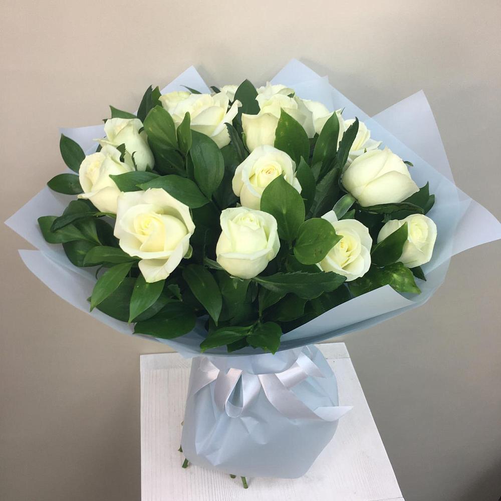 Букет 15 Белых роз Проуд в Кущевской