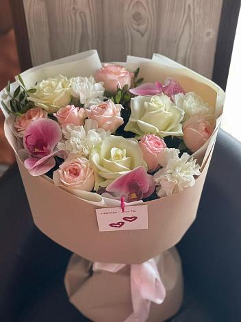 Букет цветов из: Орхидеи, Розы и Гвоздики в Кущевской