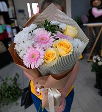 Букет цветов из:  Герберы, Розы и Хризантемы в Кущевской
