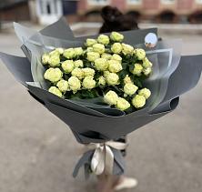 Букет Белые кустовые розы Солинеро в Кущевской