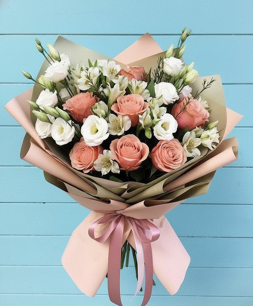 Букет цветов из: Розы, Альстромерии и Лизиантусы в Кущевской