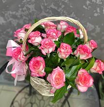 Цветочная композиция из Розы в корзине в Кущевской
