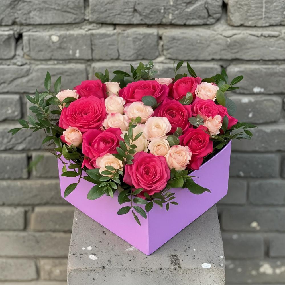 Цветочная композиция из Розы в коробке в Кущевской