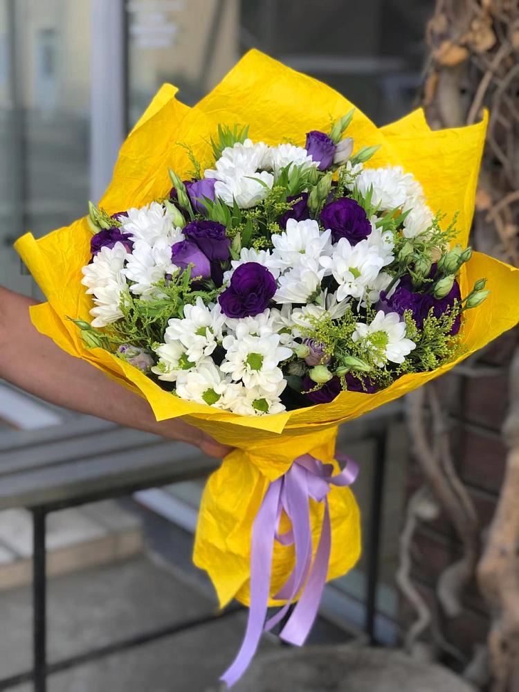 Букет цветов из: Ирисы, Хризантемы и Ромашки в Кущевской