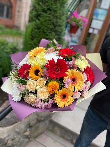 Букет цветов из: Герберы, Ромашки, Хризантемы, Розы и Подсолнухи в Кущевской