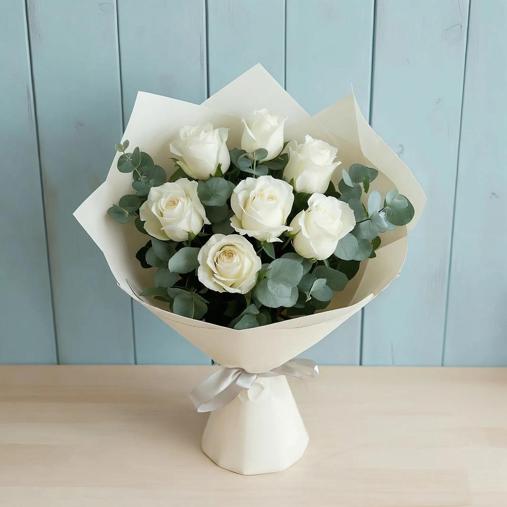 Букет Белые розы в Эвкалипте в Кущевской