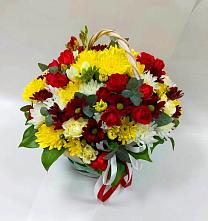 Цветочная композиция из Хризантемы и Розы в корзине в Кущевской