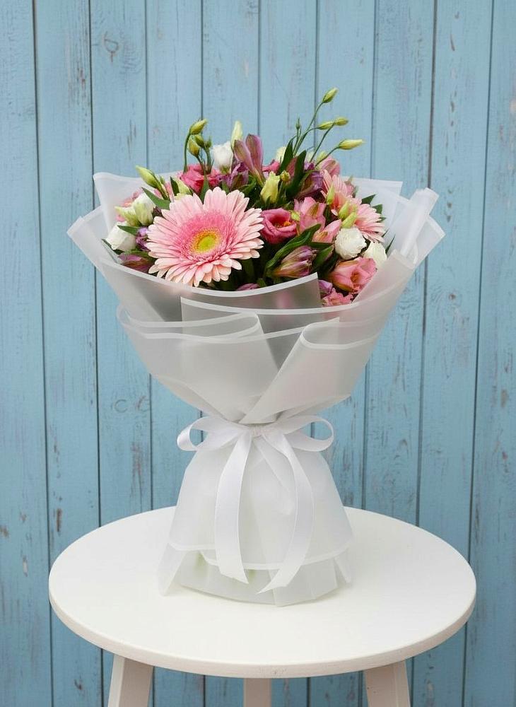 Букет цветов из: Герберы, Альстромерии и Лизиантусы в Кущевской