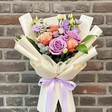 Букет цветов из:  Лизиантусы и Розы в Кущевской