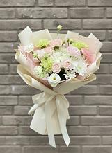 Букет цветов из:  Гвоздики, Розы, Лизиантусы и Хризантемы #REPLACE_PRED# Кущевской