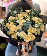 Букет птица счастья в Кущевской Букет цветов из: Розы и Лизиантусы в Кущевской