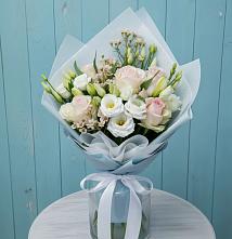 Букет цветов из:  Розы и Лизиантусы в Кущевской
