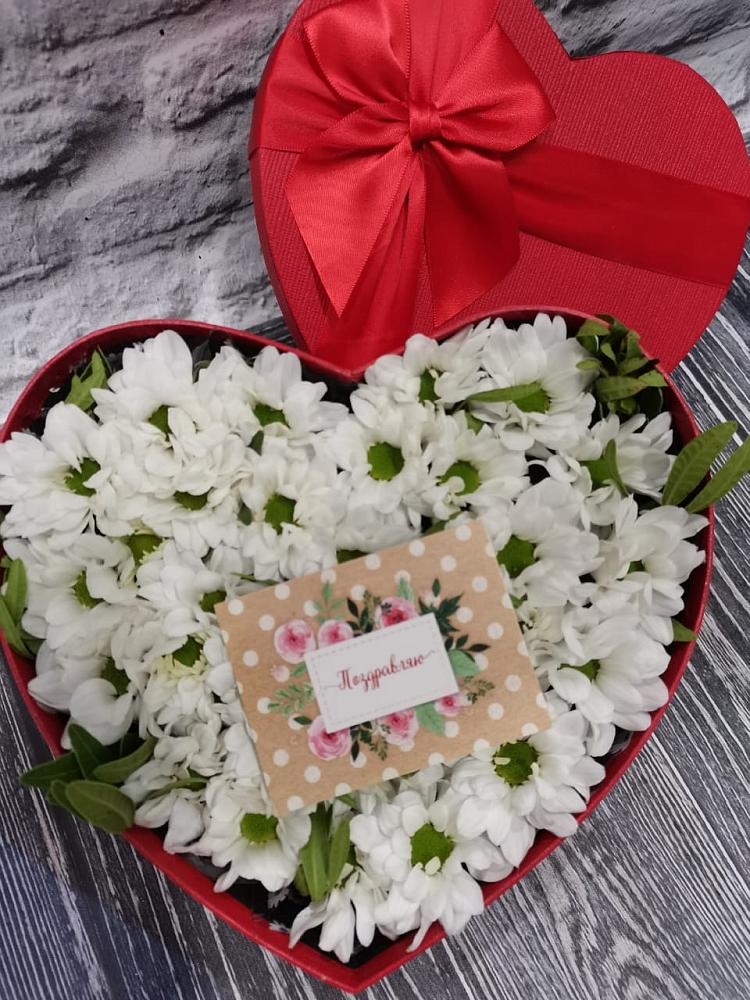 Цветочная композиция из Хризантемы в виде сердца в Кущевской