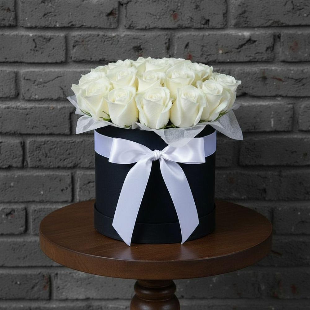 Цветочная композиция из Розы в шляпной коробке в Кущевской