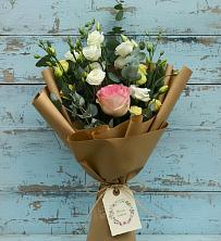 Букет цветов из:  Розы и Лизиантусы в Кущевской