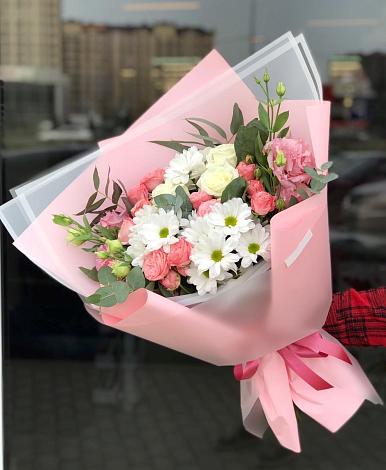 Букет цветов из: Розы, Лизиантусы и Хризантемы в Кущевской