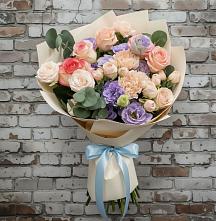 Букет цветов из:  Розы, Лизиантусы и Гвоздики в Кущевской