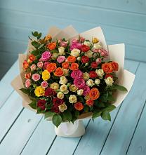 Букет Микс из разноцветных кустовых роз в Кущевской