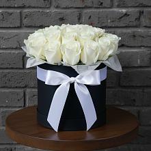 Цветочная композиция из Розы в шляпной коробке в Кущевской